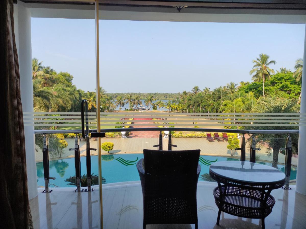 Lake Palace Trivandrum Vettutura Eksteriør bilde