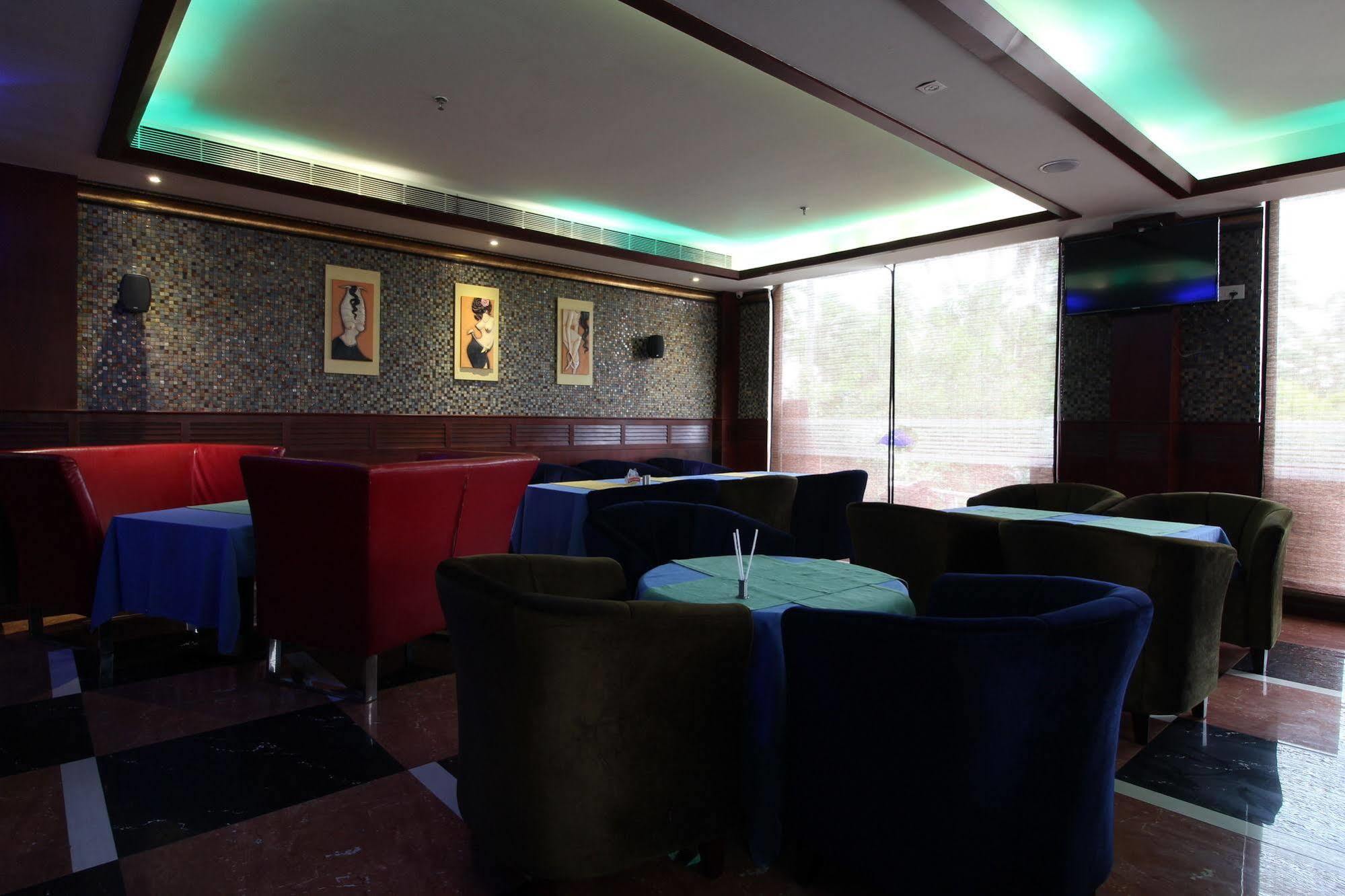 Lake Palace Trivandrum Vettutura Eksteriør bilde